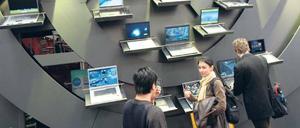 Checkliste für Steuersparer: Kindergeldanspruch für volljährige Kinder sichern, Werbungskosten in die Höhe treiben, etwa durch den Kauf eines neuen Computers, oder heiraten.