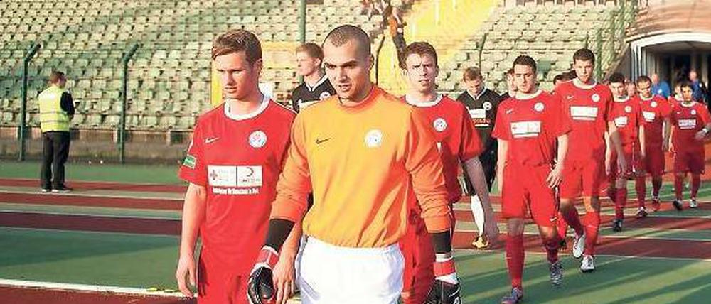 Im aufrechten Gang. Die Spieler von Türkiyemspor im April im Jahn-Sportpark. Nun steht der tiefe Fall bevor. 