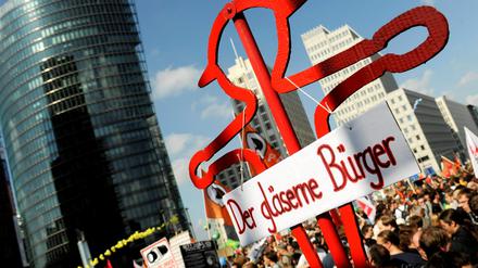Die Bürger haben Angst vor der totalen Überwachung - und gehen sowie hier in Berlin dagegen auf die Straße. 