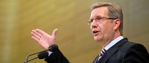 Wortreich, aber nicht erschöpfend. Der damalige Ministerpräsident Christian Wulff gab im niedersächsischen Landtag Auskunft. Doch die Grünen werfen ihm vor, über ein Privatdarlehen nicht aufgeklärt zu haben.