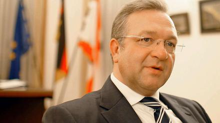 Er ist auf der Suche nach Spitzenpersonal: Innensenator und CDU-Chef Frank Henkel.
