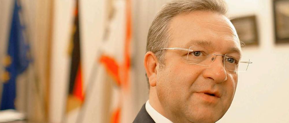 Er ist auf der Suche nach Spitzenpersonal: Innensenator und CDU-Chef Frank Henkel.