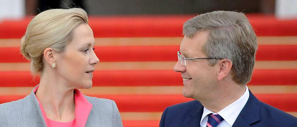 First Couple. Bettina und Christian Wulff vor Schloss Bellevue.