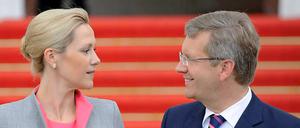First Couple. Bettina und Christian Wulff vor Schloss Bellevue.