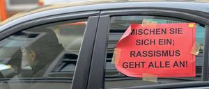Aufbegehren gegen Rechts. Aus Protest gegen Rechtsextremismus und die rassistische Terrorgruppe NSU hatte der Türkische Bund Berlin Brandenburg kürzlich zu einem Autokorso durch Berlin aufgerufen. Rund 160 Fahrzeuge rollten von Kreuzberg zur NPD-Parteizentrale in Köpenick.