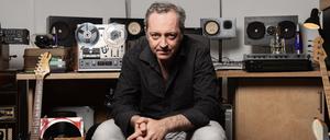 Weitermachen, natürlich: Rainald Grebe im Tonstudio.