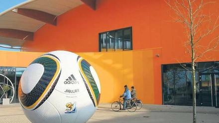Stolz auf Oranje. Das nationale Fußballmuseum in Middelburg. Foto: dpa-tmn