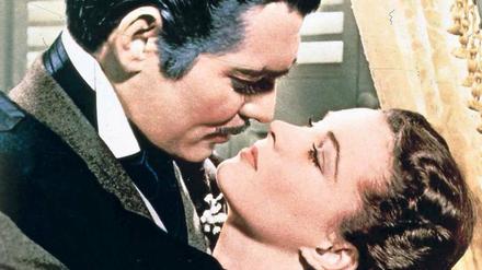 Bis Dezember 1953 mussten die Berliner auf den Ende der dreißiger Jahre gedrehten Film „Vom Winde verweht“ warten, im Bundesgebiet war er schon elf Monate früher zu sehen. Nur in der Charlottenburger „Kurbel“ wurde das Südstaaten-Drama um Rhett Butler (Clark Gable) und Scarlett O’Hara (Vivien Leigh) damals hier gezeigt. Jetzt wird diese Kinotradition ausgelöscht: Die Kurbel macht dicht. Fotos: akg-images, Mike Wolff