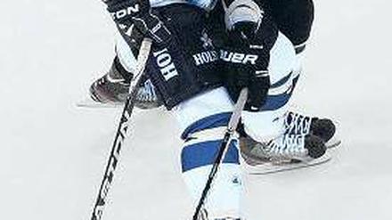Euphorie auf Eis. Nach Jahren des Mittelmaßes haben sich die Hamburg Freezers, hier mit Thomas Dolak, vorn etabliert.