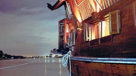 Luxus in Teak. Touren auf der „Anatara Song“ führen in ein beschauliches Thailand. Das Schiff startet in Bangkok – und kehrt nach drei Tagen wieder dorthin zurück. Foto: laif