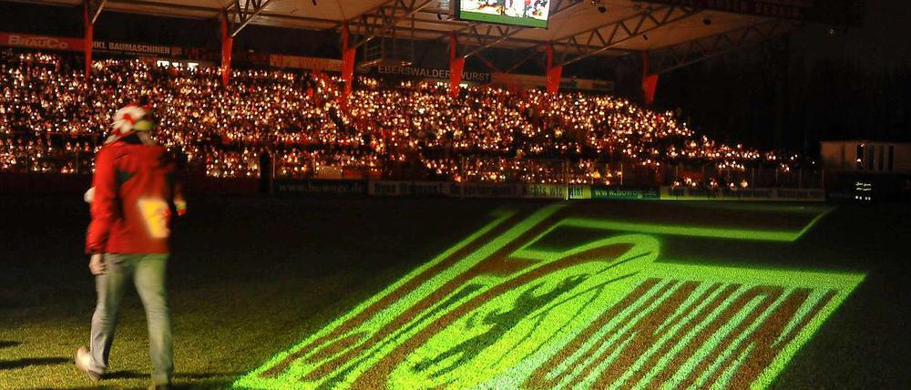 Seinen ersten Kontakt mit Union hatte er beim Kirchentag 1987, auch der fand damals statt im Stadion An der Alten Försterei. Schon damals sei ihm der Klub aus Köpenick sympathisch gewesen.