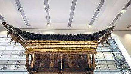 Reisspeicher aus Indonesien. Das größte Exponat des Hauses steht im Eingang. Foto: dpa