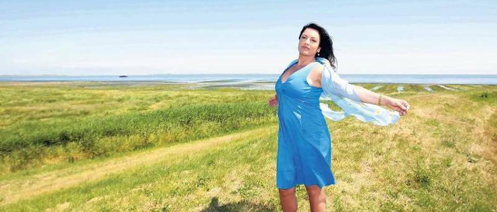 Vorher, nachher: Die Schauspielerin Christine Neubauer hat es geschafft. Zwischen dem Bild oben und dem Foto unten liegen drei Jahre und diverse Kilos. Fotos: dpa/pa