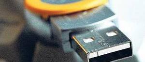 Komplizierte Regel: Einige Bundesbehörden verbieten es ihren Angestellten, elektronische Geräte anzunehmen. Dazu zählen auch USB-Sticks, die beliebte Werbegeschenke sind. Foto: dpa