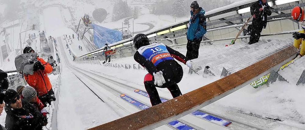 Die deutschen Skispringer hatten am Sonntag in Garmisch-Patenkirchen kein Glück.