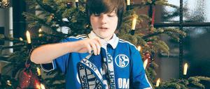 Das hab ich mir nicht gewünscht. Blau-weiß ist nicht gleich blau-weiß, das weiß jeder Fußballfreund. Ein Hertha-Schal für einen Schalke-Fan, das geht gar nicht. 