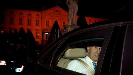 Christian Wulff auf dem Weg zum Fernsehinterview mit ARD und ZDF.