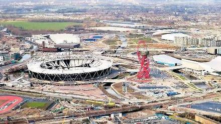 Hier wird – wie immer – bis zur letzten Minute gebaut. Der Olympia-Park im Norden Londons. 