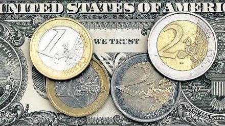 Schein und Sein. Die US-Konjunktur fasst wieder Tritt, Europas Wirtschaft dümpelt dahin. Der Dollar ist deshalb wieder gefragt.