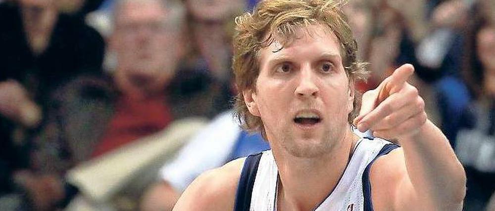 In welche Richtung gehen wir? Dirk Nowitzki steht mit den Dallas Mavericks vor einer schwierigen Aufgabe. 