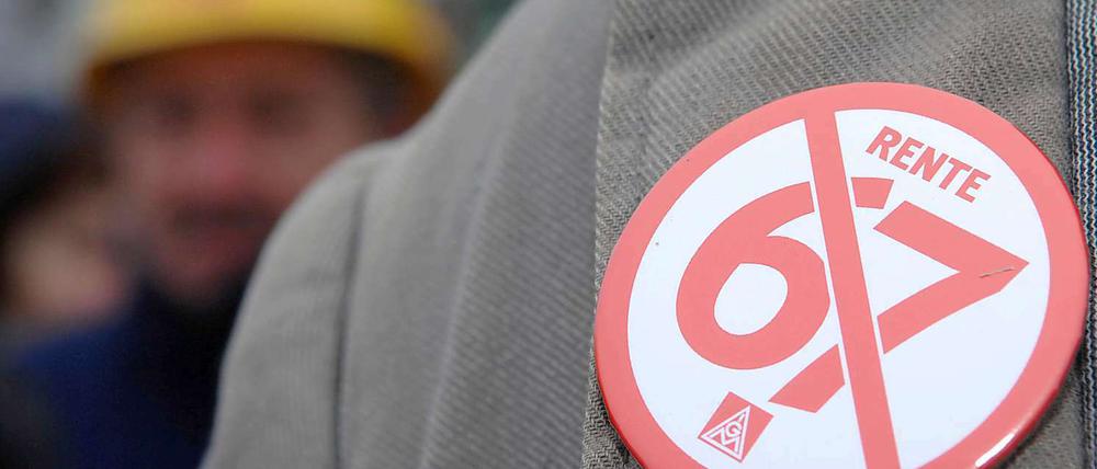 Die Rente mit 67 wird stark kritisiert: Die SPD forderte ihre Aussetzung.