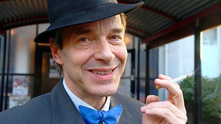 Gut mit Hut. Seine Frau sagte ihm vor Jahren, er klinge wie Frank Sinatra. Seither schlüpft Christoph Schobesberger immer wieder in die Rolle des Entertainers.