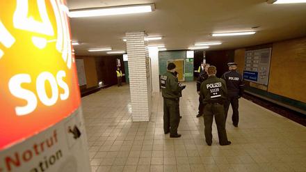 In der U-Bahnstation Möckernbrücke hat es einen Brand gegeben. Er war schnell unter Kontrolle. Aber es ist der zweite in einem Berliner U-Bahnhof innerhalb weniger Tage.