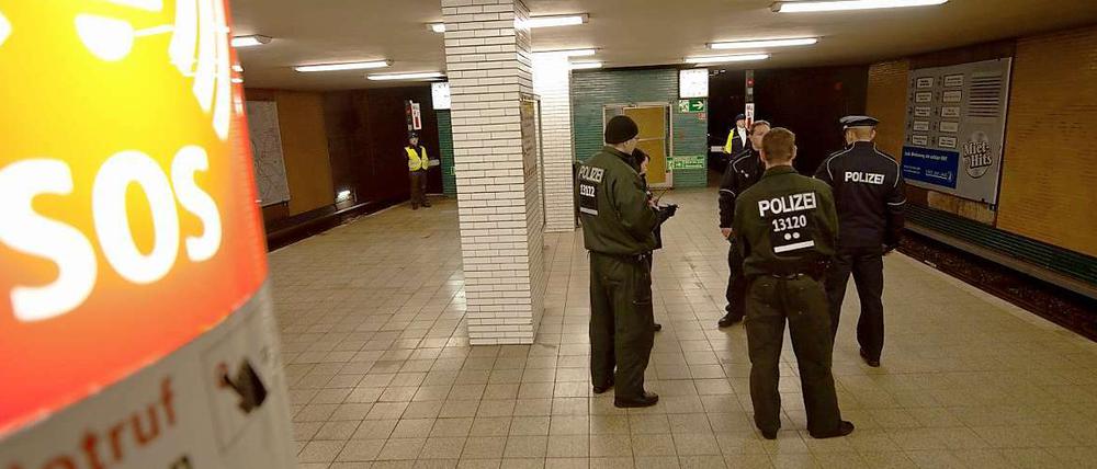 In der U-Bahnstation Möckernbrücke hat es einen Brand gegeben. Er war schnell unter Kontrolle. Aber es ist der zweite in einem Berliner U-Bahnhof innerhalb weniger Tage.