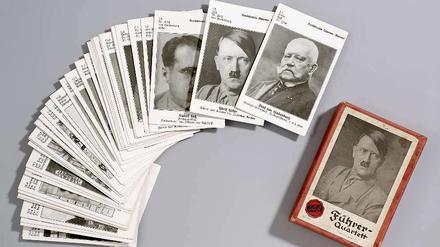 Das Führer-Quartett. Völlig klar, was hier Trumpf ist. In der Ausstellung des Deutschen Historischen Museums soll jedoch kein Führerkult betrieben, sondern Hitler im Zusammenspiel mit seinen Untertanen gezeigt werden.