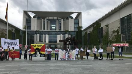 Solidaitätskundgebung mit den Menschen, die sich gegen die Junta in Myanmar wenden und die neue Regierung der Einheit der abgesetzte Parlamentarier unterstützen.