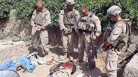 Die vier US-Marines aus dem Video wurden mittlerweile identifiziert und sollen bestraft werden.