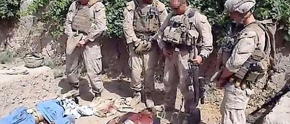 Die vier US-Marines aus dem Video wurden mittlerweile identifiziert und sollen bestraft werden.