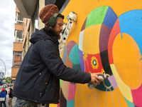 Straßenkunst: Am Sonnabend eröffnet das Street-Art-Museum Urban Nation in Berlin-Schöneberg. Der britische Künstler Louis Masai gestaltet am Donnerstag eine Außenwand.
