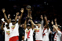 So sehen Sieger aus. Die Toronto Raptors feiern den NBA-Titel.