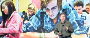 An amerikanischen Schulen gehen die iPad-Klassen in den Regelbetrieb. Apple-Manager Phil Schiller stellte am Freitag Kooperationen mit mehreren US-Verlagen vor. 