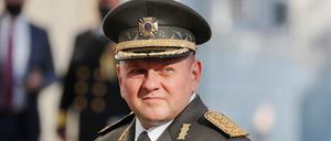 Walerij Saluschnyj trat 1997 in den Militärdienst ein und setzte zugleich sein Studium an der Militärakademie fort. 