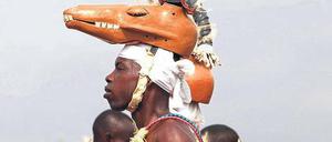 Mehr als Folklore. Der Benin ist der Ursprung des Voodoo-Kultes, dem dieser Tänzer huldigt. 