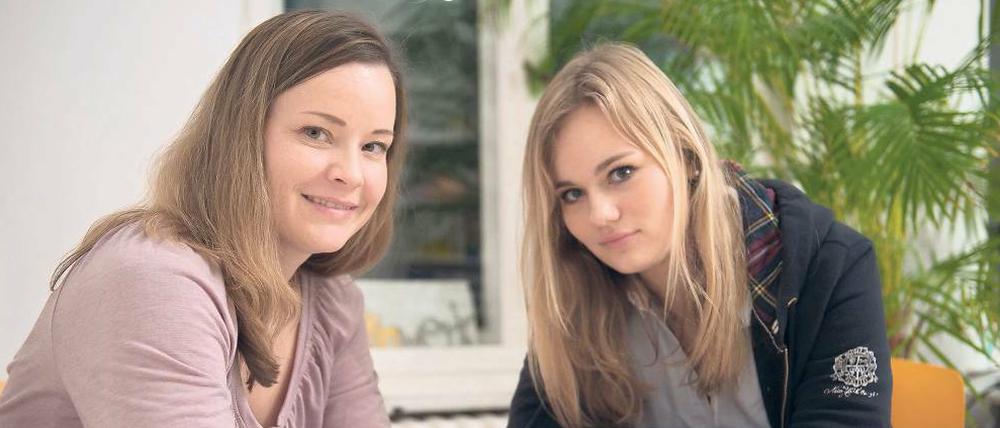 Nachhilfe in den Ferien. Schülerin Hanna lernt bei Juliane Oldenburg.