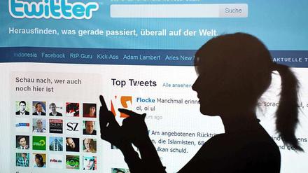 Der Kurznachrichtendienst Twitter hat angekündigt, länderspezifische Tweet-Filter einbauen zu wollen.