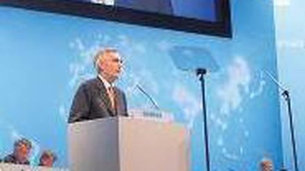Vertrauen Sie Siemens. Vorstandschef Peter Löscher warb auf der Hauptversammlung um die Gunst der Aktionäre.