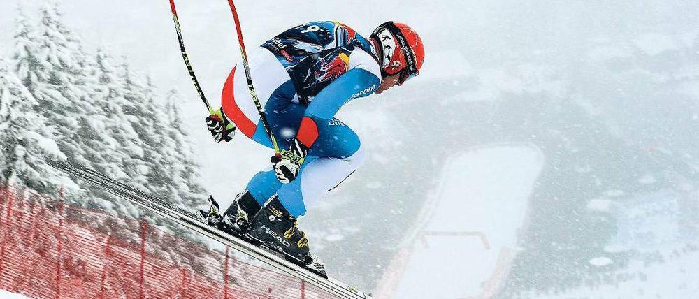 Ab ins Tal. Didier Cuche kam mit den Bedingungen am besten zurecht. Wegen starken Schneefalls war die Abfahrt um 45 Fahrsekunden verkürzt worden. 