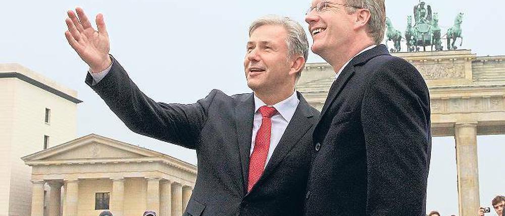 Gemeinsamer Bekannter. Wowereit und Bundespräsident Wulff waren schon zu Gast bei Eventmanager Schmidt. Foto: Davids