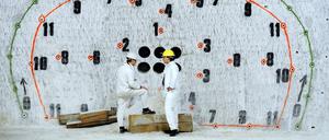 Vor 30 Jahren hat die damalige Bundesregierung entschieden, den Salzstock in Gorleben unterirdisch erkunden zu lassen. Aus der Erkundung wurde ein relativ großzügiger Ausbau. Einer der vielen Gründe, warum der Protest gegen das Endlagerbergwerk bis heute nicht erlahmt ist.