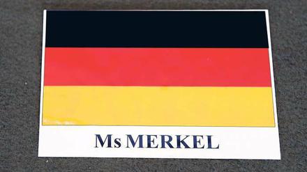 Standortbestimmung. Ein Schild markiert den Platz der Kanzlerin beim Gipfel. Die lobte alle Beteiligten für die „Meisterleistung“ – und damit vor allem sich selbst. 
