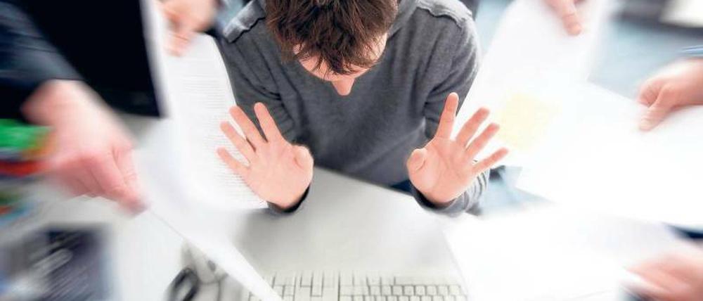 Stopp. Wer unter zu hoher Arbeitsbelastung leidet, sollte reagieren. Foto: dpa