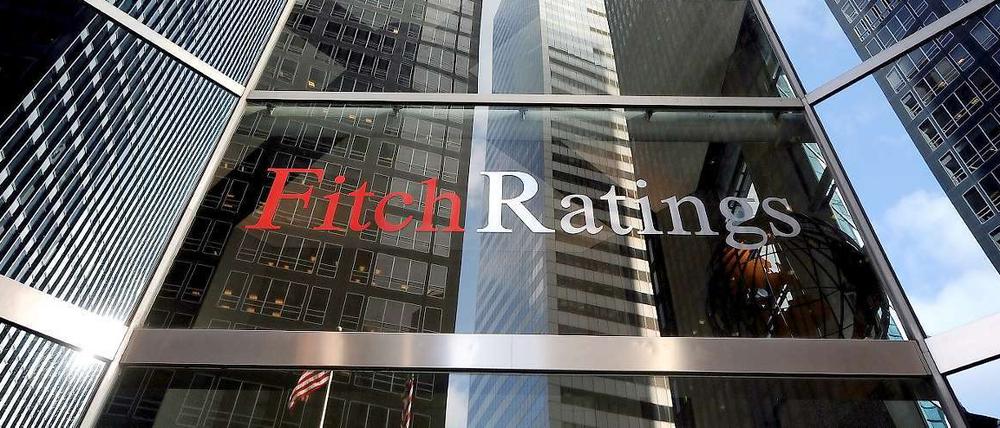 Sechs Länder der Eurozone standen schon seit Dezember unter verschärfter Beobachtung. Jetzt hat die Ratingagentur Fitch die Kreditwürdigkeit von fünf Euro-Ländern herabgestuft.