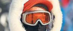 Vermummt. Der Kopf ist stark durchblutet und verliert schnell Wärme. 