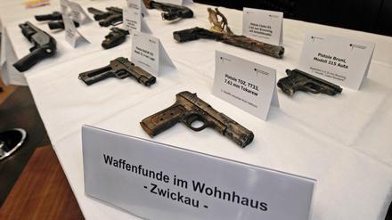 Der Beschuldigte wird verdächtigt, dem NSU 2001 oder 2002 eine Schusswaffe nebst Munition verschafft zu haben.