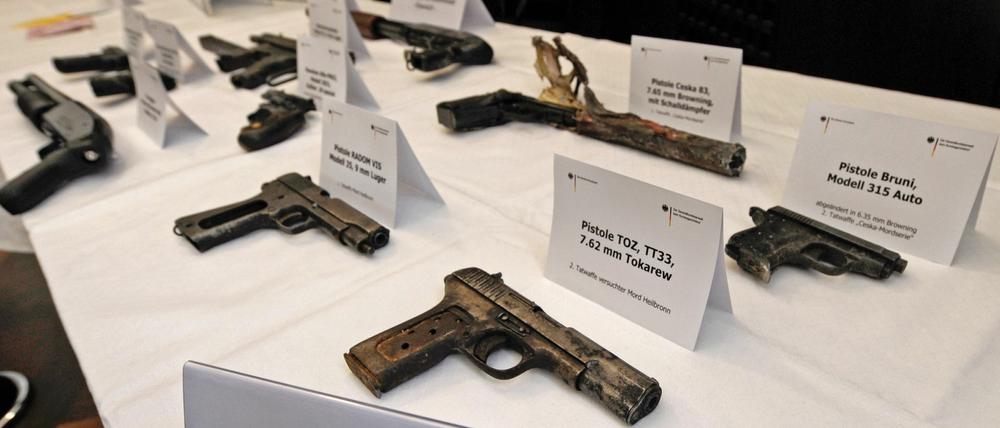 Der Beschuldigte wird verdächtigt, dem NSU 2001 oder 2002 eine Schusswaffe nebst Munition verschafft zu haben.