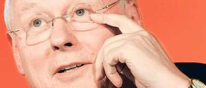 Oskar Lafontaine (68) war von 2007 bis 2010 Vorsitzender der Linkspartei. Im Saarland, wo der Landtag an diesem Donnerstag den Weg für Neuwahlen frei macht, ist er Fraktionschef und Spitzenkandidat. Auch sein Comeback im Bund wird geplant.